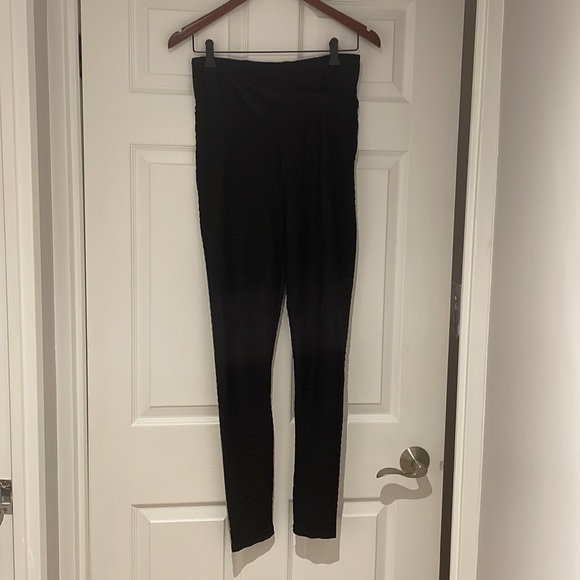 Ultra high waisted textured black leggings - Picture 2 of 4